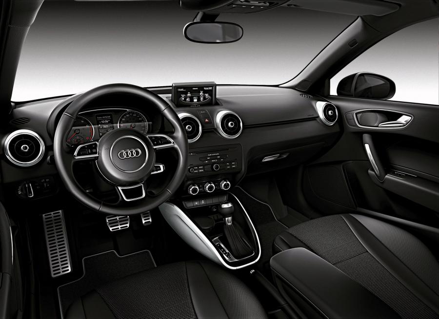Торпедо Audi A1 Sportback Amplified (8X) 2012 года  (фото 3 из 6)